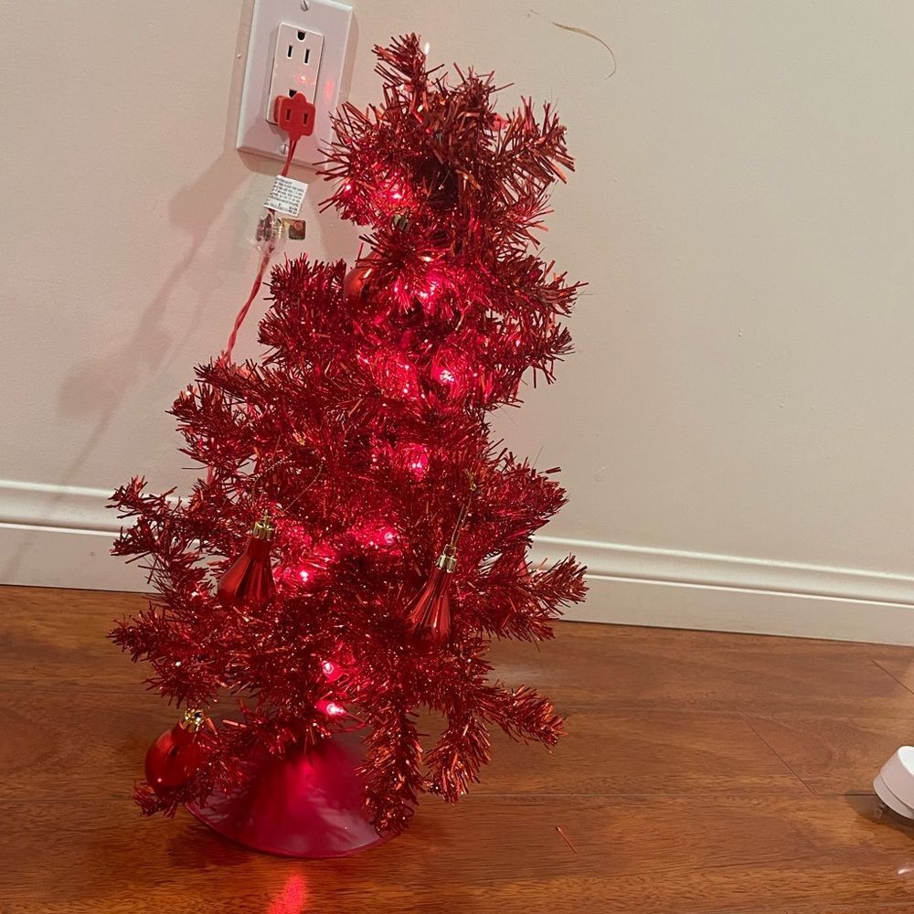 Pre-Lit Tinsel Tree - Picture 4 of 5